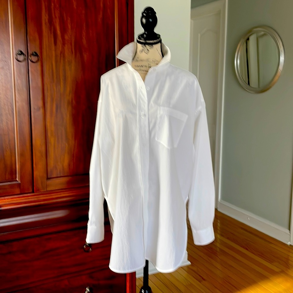 Athlete medium white button down midtown blouse.